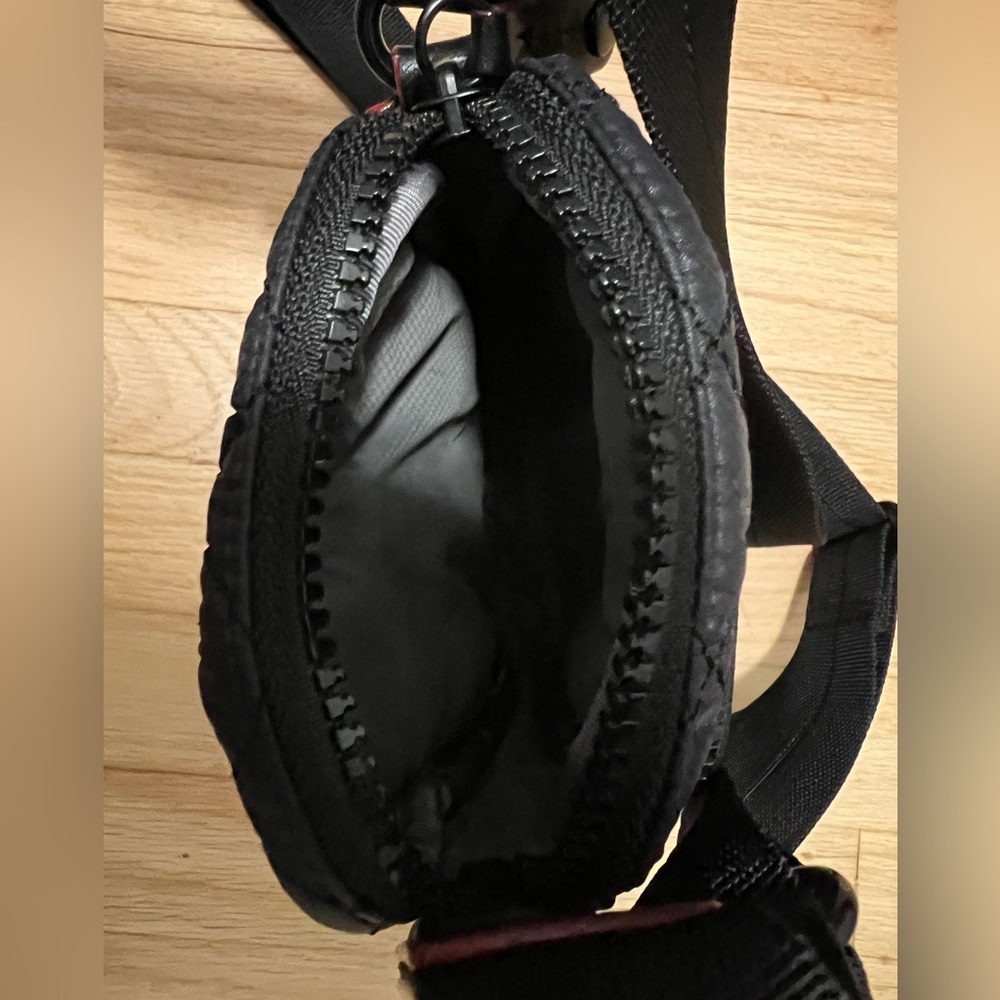 MZ Wallace Black Quilted Metro Crossbody Bag - Picture 5 of 8